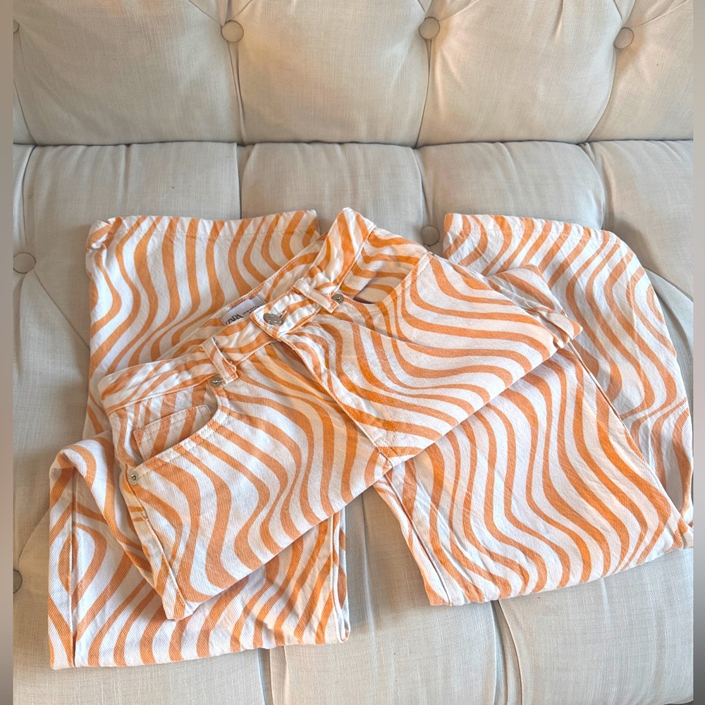 ZARA SIZE U.S 2 ORANGE AND WHITE STRIP DENIM JEANS